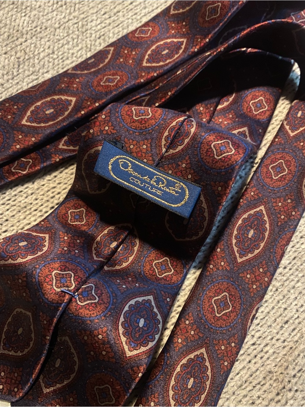 ✨ OSCAR DE LA RENTA COUTURE- Medallion Design Silk Tie (Thick Quality Silk!!)
